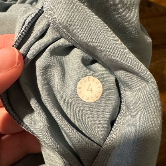 Lululemon tracker shorts size 4 - Picture 6 of 6